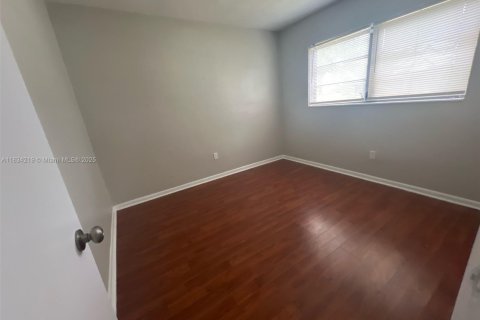 Casa en venta en Miami Gardens, Florida, 3 dormitorios, 121.52 m2 № 1814027 - foto 14
