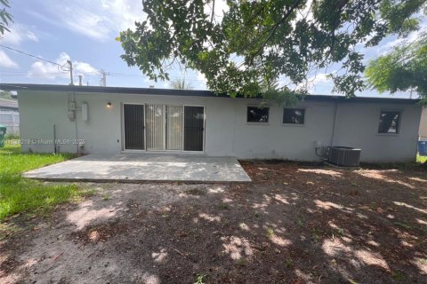 Casa en venta en Miami Gardens, Florida, 3 dormitorios, 121.52 m2 № 1814027 - foto 17