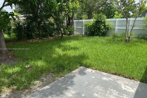 Casa en venta en Miami Gardens, Florida, 3 dormitorios, 121.52 m2 № 1814027 - foto 19