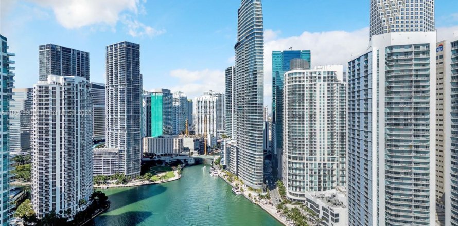 Condominio en Miami, Florida, 2 dormitorios № 1877627