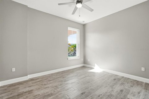 House in Palm Coast, Florida 3 bedrooms, 166.11 sq.m. № 2110274 - photo 17
