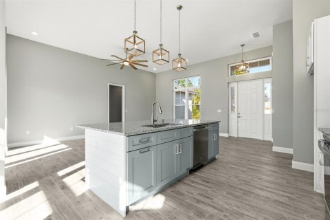 House in Palm Coast, Florida 3 bedrooms, 166.11 sq.m. № 2110274 - photo 13