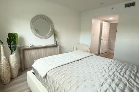 Condo in Hallandale Beach, Florida, 2 bedrooms № 2274079 - photo 20