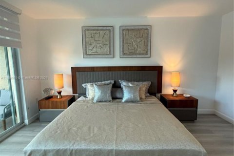 Condo in Hallandale Beach, Florida, 2 bedrooms № 2274079 - photo 14
