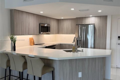 Condo in Hallandale Beach, Florida, 2 bedrooms № 2274079 - photo 4