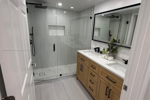 Condo in Hallandale Beach, Florida, 2 bedrooms № 2274079 - photo 19