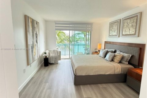 Condo in Hallandale Beach, Florida, 2 bedrooms № 2274079 - photo 8