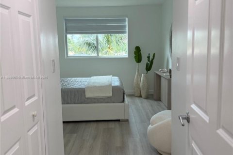 Condo in Hallandale Beach, Florida, 2 bedrooms № 2274079 - photo 25