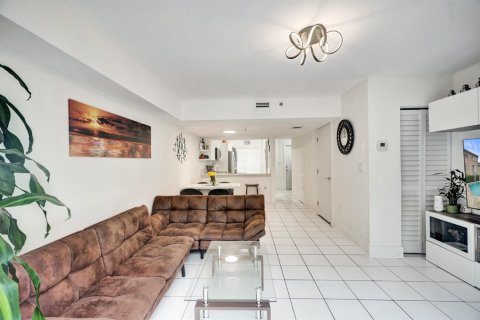 Townhouse in Weston, Florida 2 bedrooms, 100.71 sq.m. № 2428447 - photo 15