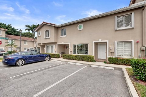 Townhouse in Weston, Florida 2 bedrooms, 100.71 sq.m. № 2428447 - photo 6