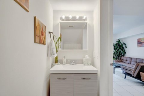 Townhouse in Weston, Florida 2 bedrooms, 100.71 sq.m. № 2428447 - photo 28