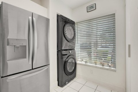 Townhouse in Weston, Florida 2 bedrooms, 100.71 sq.m. № 2428447 - photo 24