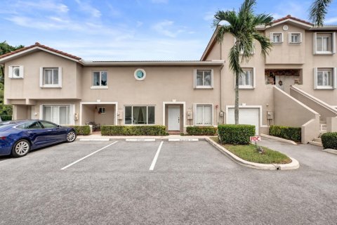 Townhouse in Weston, Florida 2 bedrooms, 100.71 sq.m. № 2428447