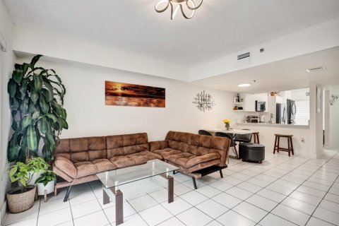 Townhouse in Weston, Florida 2 bedrooms, 100.71 sq.m. № 2428447 - photo 13