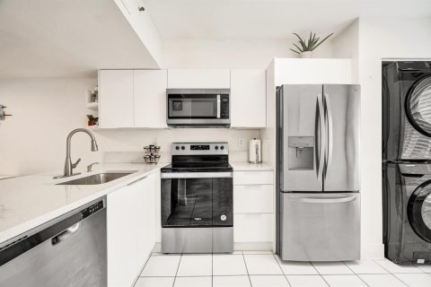 Townhouse in Weston, Florida 2 bedrooms, 100.71 sq.m. № 2428447 - photo 26