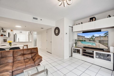 Townhouse in Weston, Florida 2 bedrooms, 100.71 sq.m. № 2428447 - photo 14