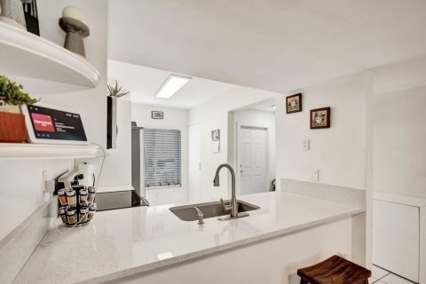 Townhouse in Weston, Florida 2 bedrooms, 100.71 sq.m. № 2428447 - photo 23