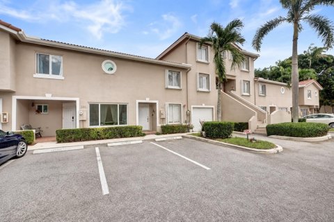 Townhouse in Weston, Florida 2 bedrooms, 100.71 sq.m. № 2428447 - photo 5