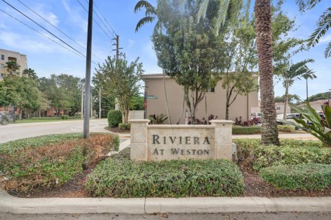 Townhouse in Weston, Florida 2 bedrooms, 100.71 sq.m. № 2428447 - photo 4