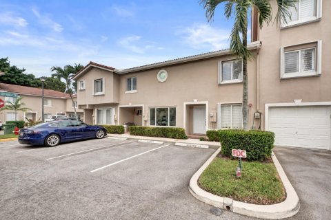 Townhouse in Weston, Florida 2 bedrooms, 100.71 sq.m. № 2428447 - photo 7