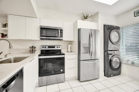 Townhouse in Weston, Florida 2 bedrooms, 100.71 sq.m. № 2428447 - photo 27