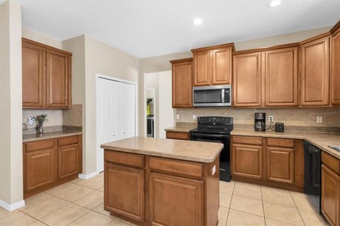 House in New Port Richey, Florida 4 bedrooms, 182.83 sq.m. № 1898564 - photo 6