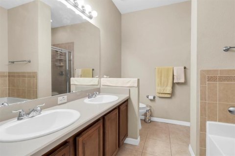 House in New Port Richey, Florida 4 bedrooms, 182.83 sq.m. № 1898564 - photo 15