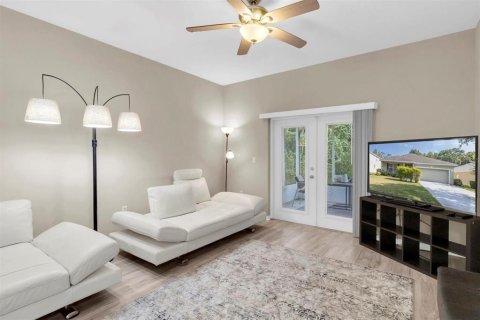 House in New Port Richey, Florida 4 bedrooms, 182.83 sq.m. № 1898564 - photo 11
