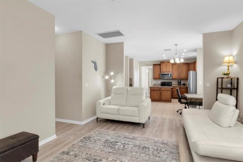 House in New Port Richey, Florida 4 bedrooms, 182.83 sq.m. № 1898564 - photo 10