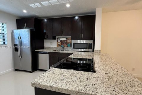 Condo in Tamarac, Florida, 2 bedrooms  № 2030521 - photo 24