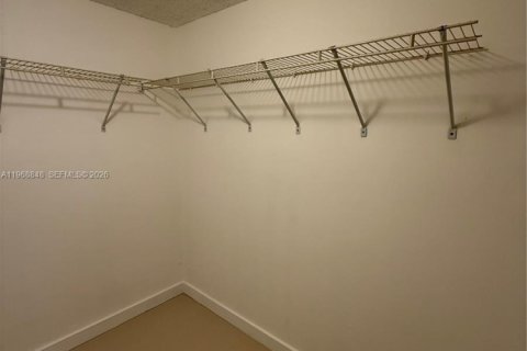 Condo in Tamarac, Florida, 2 bedrooms  № 2030521 - photo 30