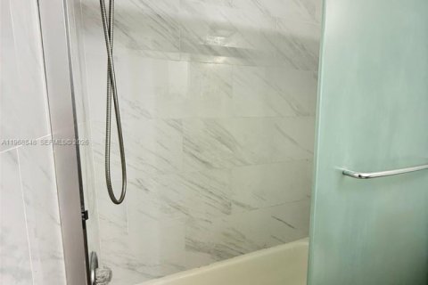 Condo in Tamarac, Florida, 2 bedrooms  № 2030521 - photo 6