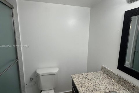 Condo in Tamarac, Florida, 2 bedrooms  № 2030521 - photo 29