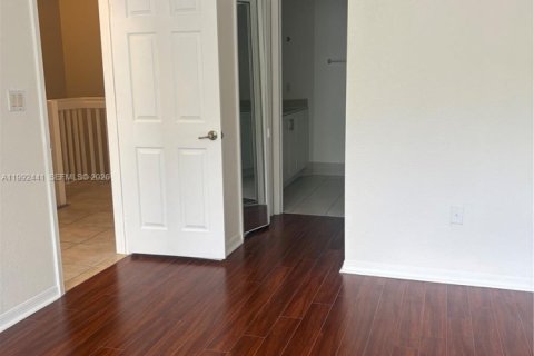 Adosado en alquiler en Miami, Florida, 4 dormitorios, 166.57 m2 № 2055513 - foto 22