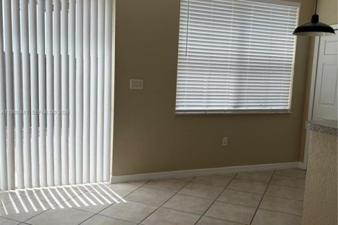 Adosado en alquiler en Miami, Florida, 4 dormitorios, 166.57 m2 № 2055513 - foto 8