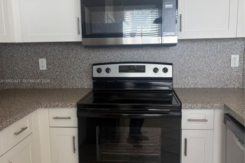 Adosado en alquiler en Miami, Florida, 4 dormitorios, 166.57 m2 № 2055513 - foto 4