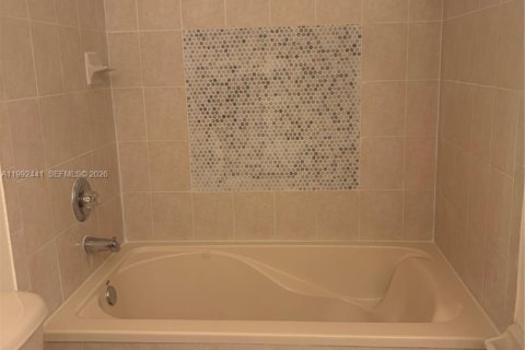 Adosado en alquiler en Miami, Florida, 4 dormitorios, 166.57 m2 № 2055513 - foto 25