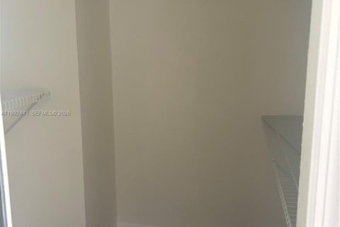 Adosado en alquiler en Miami, Florida, 4 dormitorios, 166.57 m2 № 2055513 - foto 23