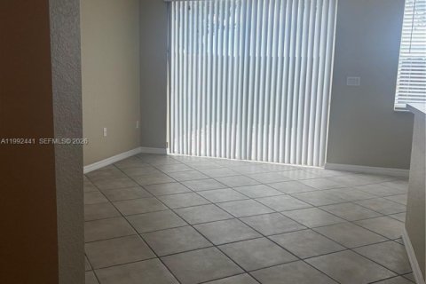 Adosado en alquiler en Miami, Florida, 4 dormitorios, 166.57 m2 № 2055513 - foto 6