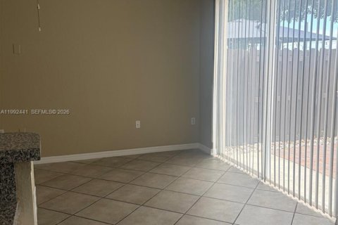 Adosado en alquiler en Miami, Florida, 4 dormitorios, 166.57 m2 № 2055513 - foto 14