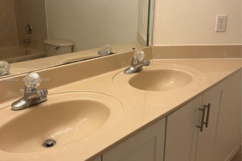 Adosado en alquiler en Miami, Florida, 4 dormitorios, 166.57 m2 № 2055513 - foto 26