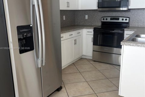 Adosado en alquiler en Miami, Florida, 4 dormitorios, 166.57 m2 № 2055513 - foto 5