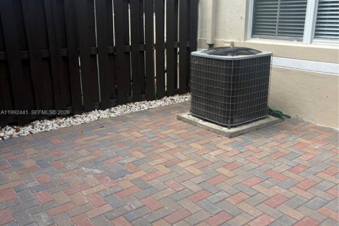 Adosado en alquiler en Miami, Florida, 4 dormitorios, 166.57 m2 № 2055513 - foto 21