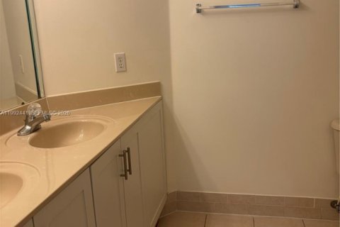 Adosado en alquiler en Miami, Florida, 4 dormitorios, 166.57 m2 № 2055513 - foto 24