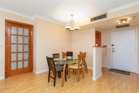 Condominio en alquiler en Sunny Isles Beach, Florida, 2 dormitorios, 99.41 m2 № 1954365 - foto 18