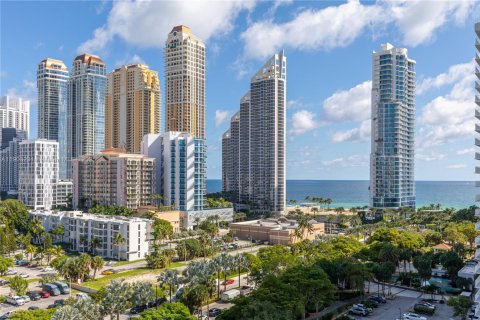 Condominio en alquiler en Sunny Isles Beach, Florida, 2 dormitorios, 99.41 m2 № 1954365 - foto 1