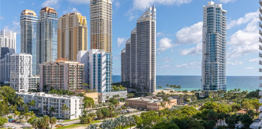 Condominio en Sunny Isles Beach, Florida, 2 dormitorios  № 1954365