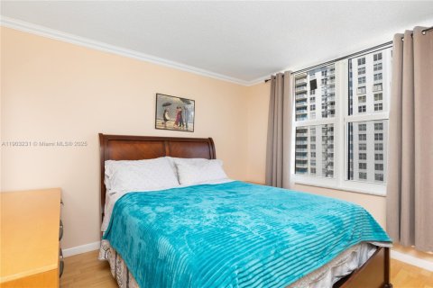 Condominio en alquiler en Sunny Isles Beach, Florida, 2 dormitorios, 99.41 m2 № 1954365 - foto 11