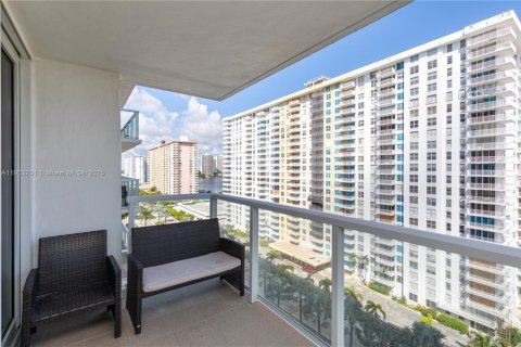 Condominio en alquiler en Sunny Isles Beach, Florida, 2 dormitorios, 99.41 m2 № 1954365 - foto 29