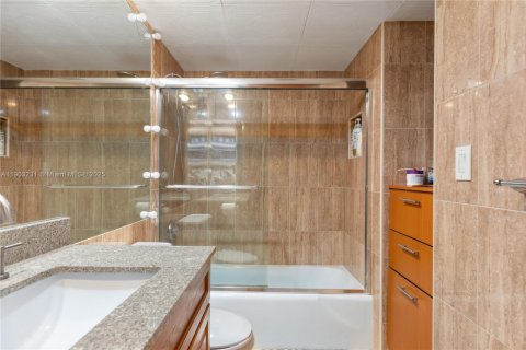 Condominio en alquiler en Sunny Isles Beach, Florida, 2 dormitorios, 99.41 m2 № 1954365 - foto 10